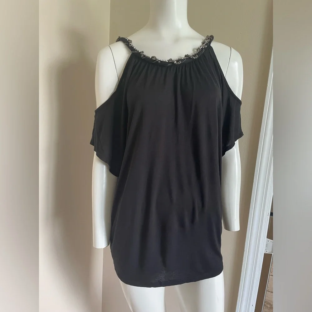 Rock & Republic Cold Shoulder Black Top with embedded necklace Size Small